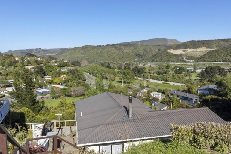 Photo of property in 30 Castle Crescent, Stokes Valley, Lower Hutt, 5019
