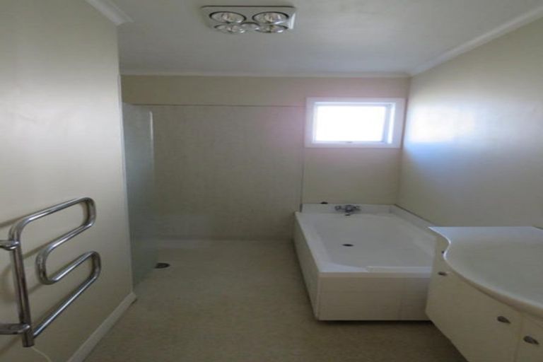 Photo of property in 2 Shortland Street, Lower Vogeltown, New Plymouth, 4310