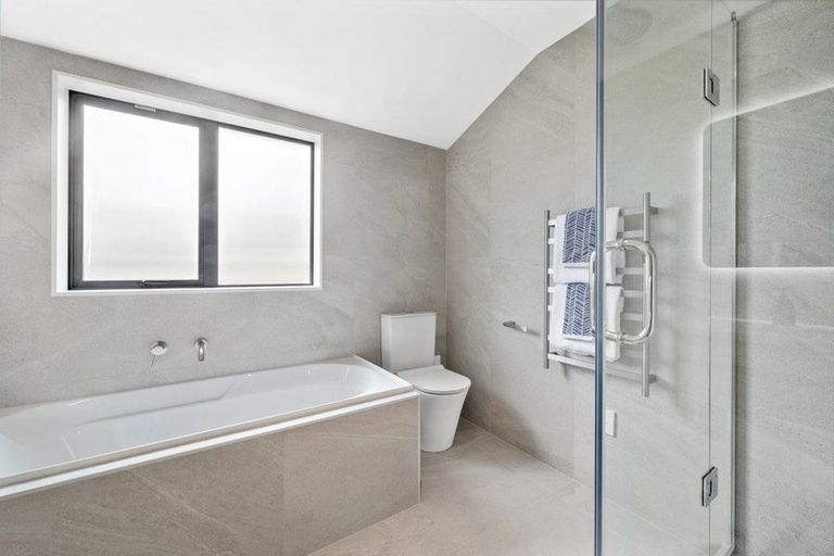 Photo of property in 7b De Quincey Terrace, Highland Park, Auckland, 2010