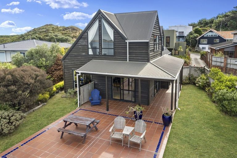 Photo of property in 17b Bowes Crescent, Strathmore Park, Wellington, 6022