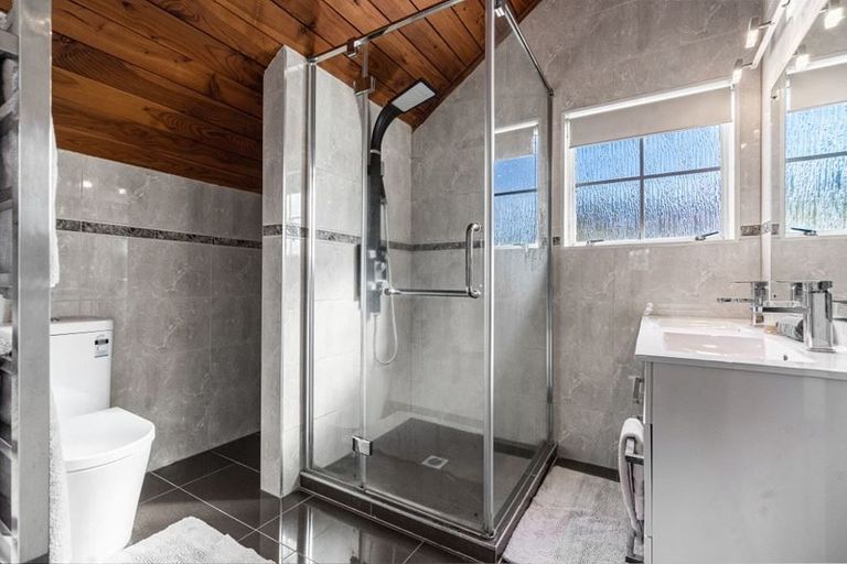 Photo of property in 138 Chelsea View Drive, Chatswood, Auckland, 0626