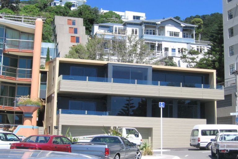 Photo of property in 222 Oriental Parade, Oriental Bay, Wellington, 6011