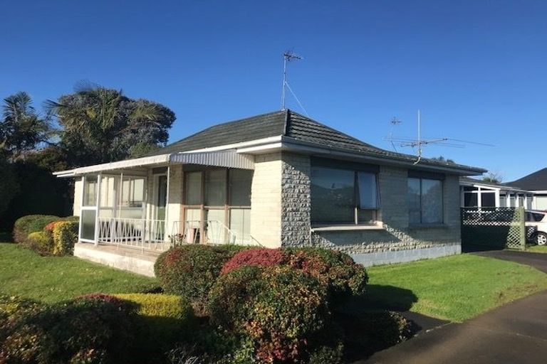Photo of property in 1/2 Waterloo Road, Milford, Auckland, 0620