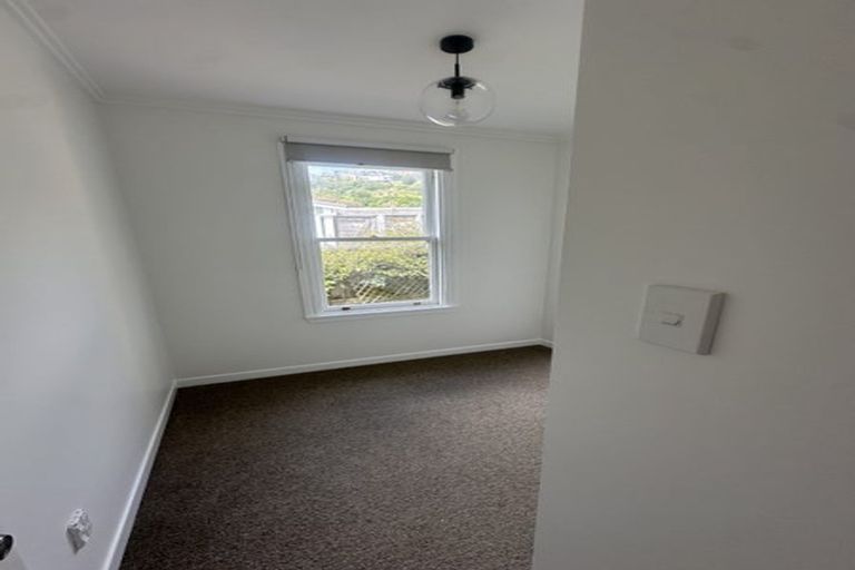 Photo of property in 180 Sutherland Road, Lyall Bay, Wellington, 6022