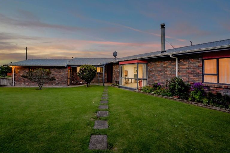 Photo of property in 16 Hussey Street, Oakura, 4314