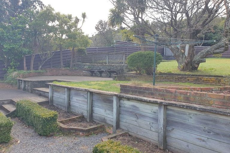 Photo of property in 71 Taylor Terrace, Tawa, Wellington, 5028