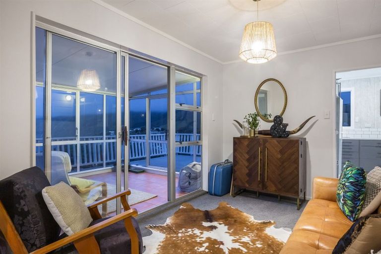 Photo of property in 18 Raroa Place, Pukerua Bay, 5026