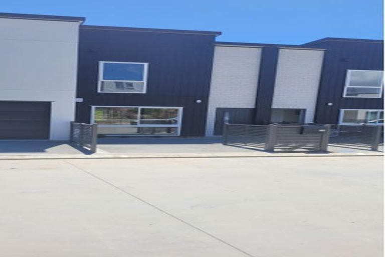 Photo of property in 38 Koreke Close, Kenepuru, Porirua, 5022