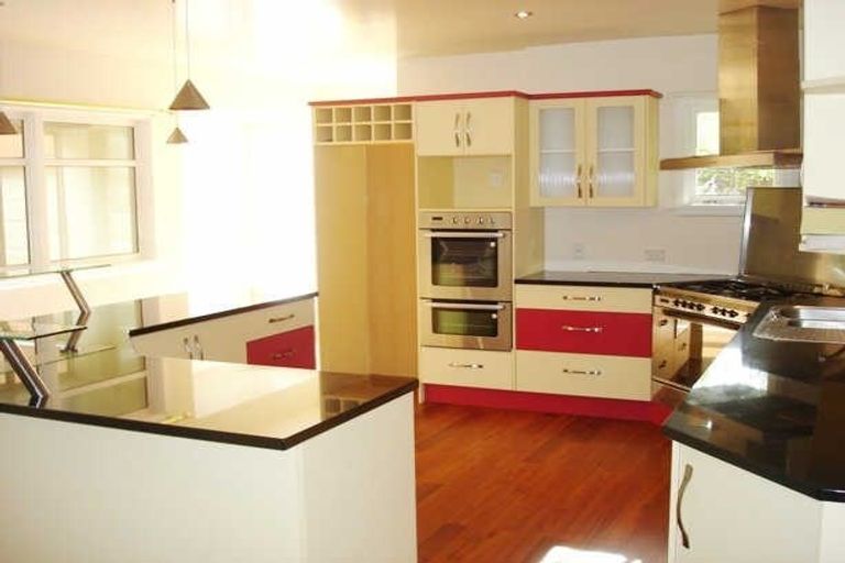 Photo of property in 32 Strowan Road, Strowan, Christchurch, 8052