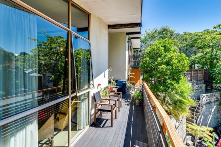 Photo of property in 16 Burns Road, Hospital Hill, Napier, 4110