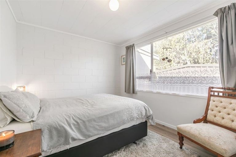 Photo of property in 1/34 Drome View Place, Beach Haven, Auckland, 0626