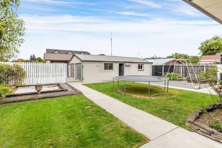 Photo of property in 220 Grimseys Road, Redwood, Christchurch, 8051