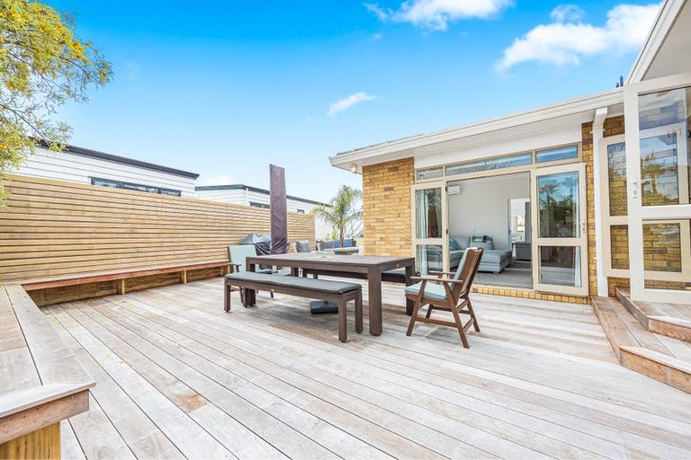Photo of property in 30 Vermeer Place, West Harbour, Auckland, 0618