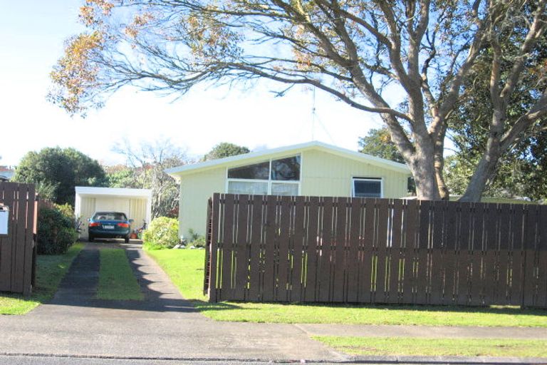 Photo of property in 4 Innismara Avenue, Wattle Downs, Auckland, 2103