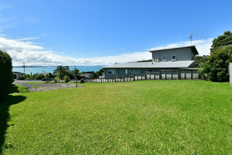 Photo of property in 51 Tindalls Bay Road, Tindalls Beach, Whangaparaoa, 0930