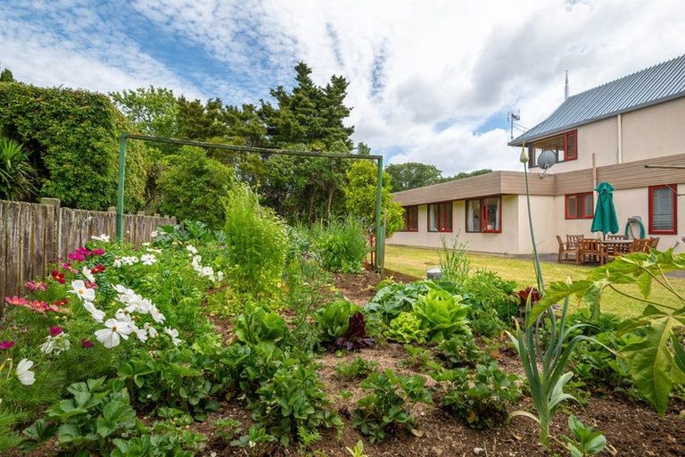 Photo of property in 4 Terrylyn Drive, Hillcrest, Auckland, 0627