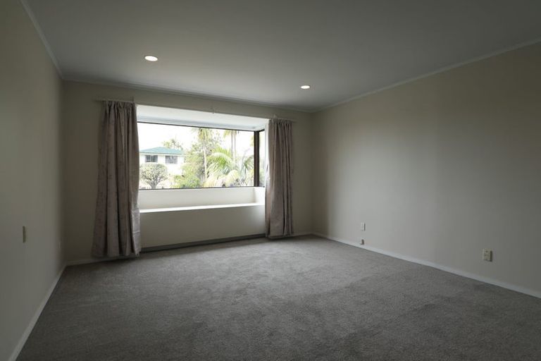 Photo of property in 118 Glenmore Road, Sunnyhills, Auckland, 2010