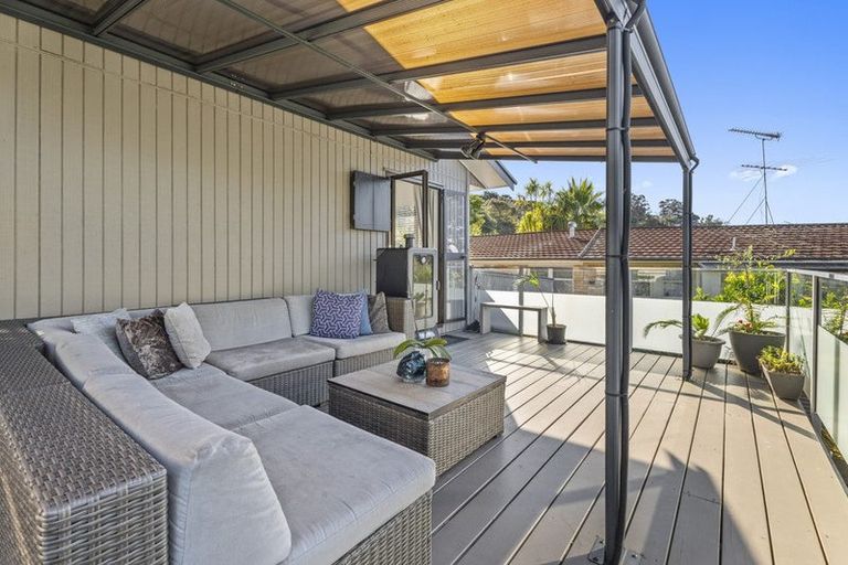 Photo of property in 27 Pohutukawa Avenue, Shelly Park, Auckland, 2014