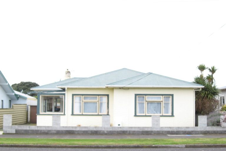 Photo of property in 33 Sackville Street, Fitzroy, New Plymouth, 4312