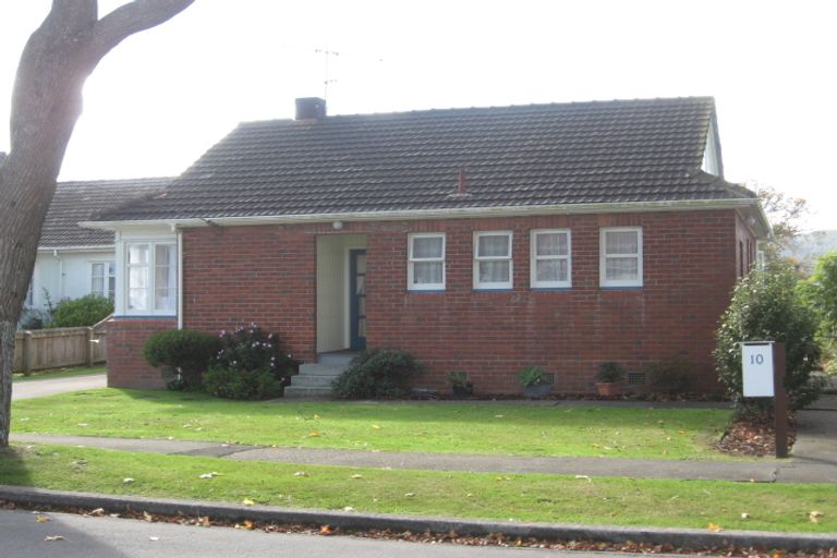 Photo of property in 10 Burke Grove, Naenae, Lower Hutt, 5011