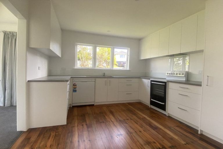 Photo of property in 46 Stewart Drive, Newlands, Wellington, 6037