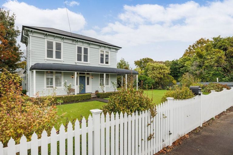 Photo of property in 21 Signal Street, Marton, 4710