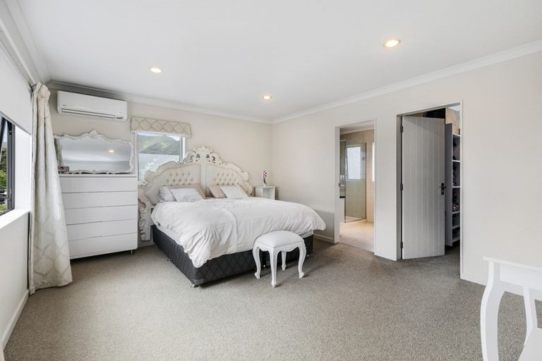 Photo of property in 60 Whites Line West, Woburn, Lower Hutt, 5010