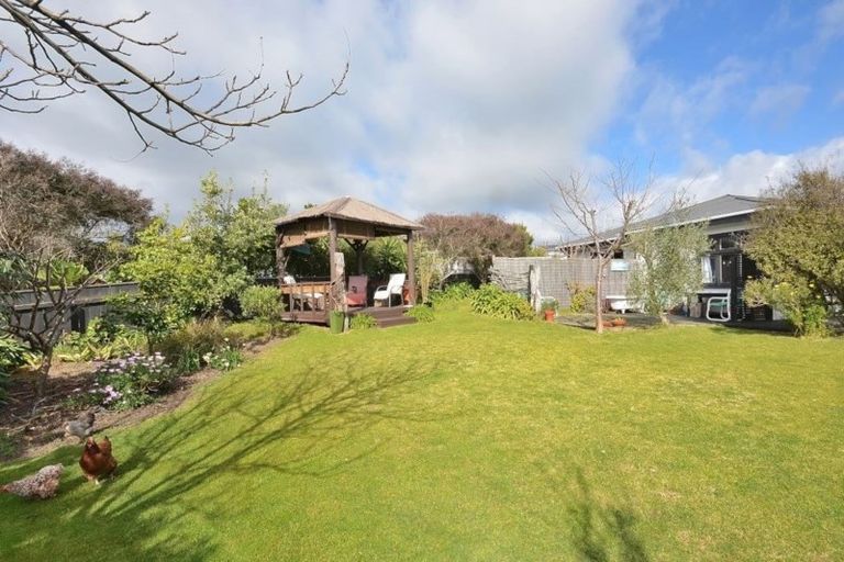 Photo of property in 1 Trig Hill Terrace, Waikanae Beach, Waikanae, 5036