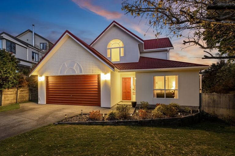 Photo of property in 21 Saunders Close, Whitby, Porirua, 5024