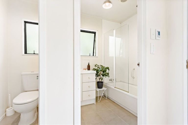 Photo of property in 1/46 Yeovil Road, Te Atatu Peninsula, Auckland, 0610