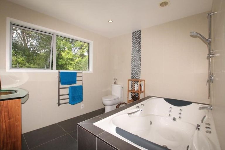 Photo of property in 23b West Lynn Road, Titirangi, Auckland, 0604