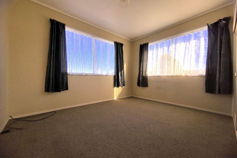 Photo of property in 21 Rosewarne Crescent, Glendene, Auckland, 0602