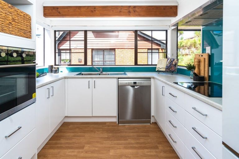 Photo of property in 2/136 Karori Road, Karori, Wellington, 6012