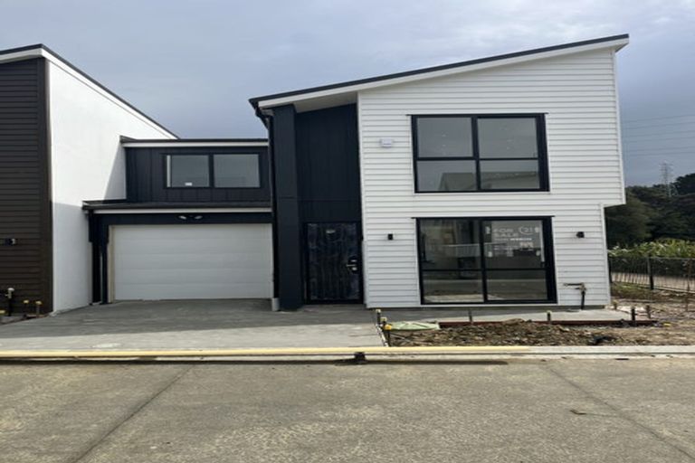 Photo of property in 1 Whawhaki Lane, Kumeu, 0810