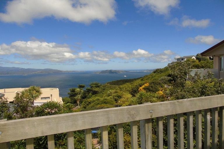 Photo of property in 52 Dress Circle, Newlands, Wellington, 6037