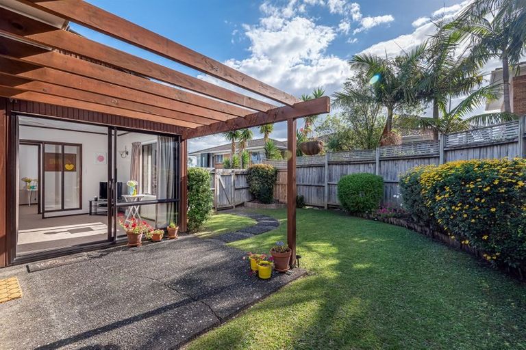 Photo of property in 2/10 Tobruk Crescent, Milford, Auckland, 0620