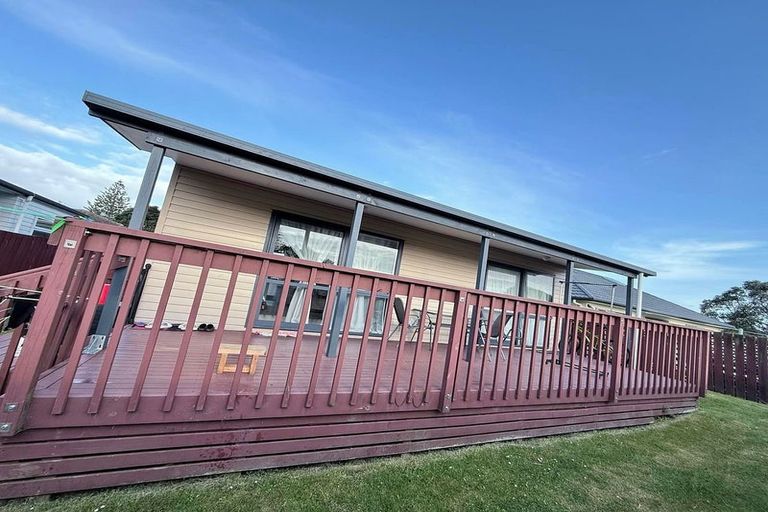 Photo of property in 14 Peachgrove Road, Te Atatu Peninsula, Auckland, 0610
