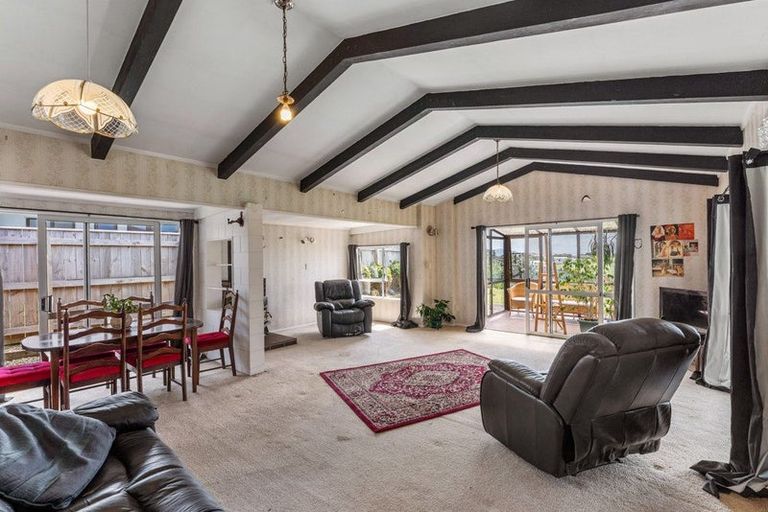 Photo of property in 63 Queens Road, Waikanae Beach, Waikanae, 5036