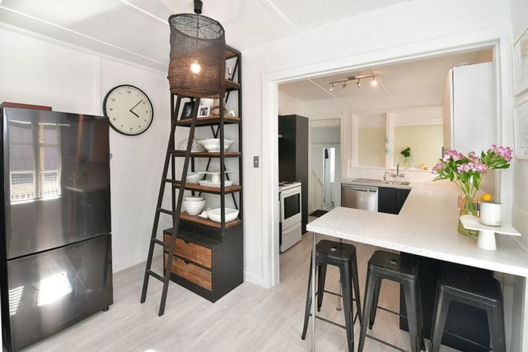 Photo of property in 19 Vipond Road, Stanmore Bay, Whangaparaoa, 0932