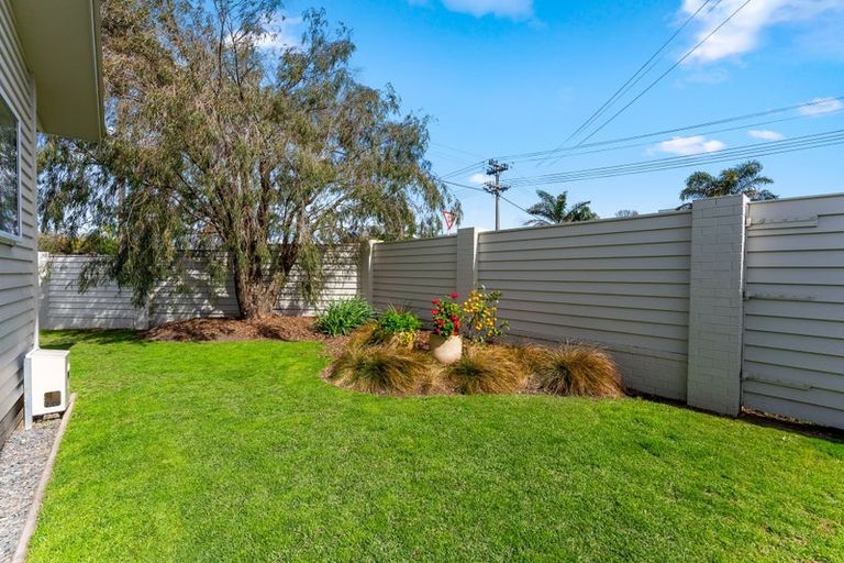 Photo of property in 1/30 Montgomery Avenue, Rothesay Bay, Auckland, 0630