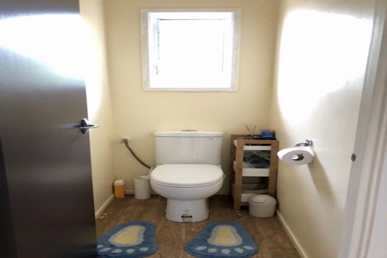 Photo of property in 2/104 Carlisle Road, Browns Bay, Auckland, 0632