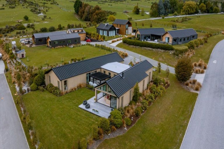 Photo of property in 10 Double Cone Road, Jacks Point, Queenstown, 9371