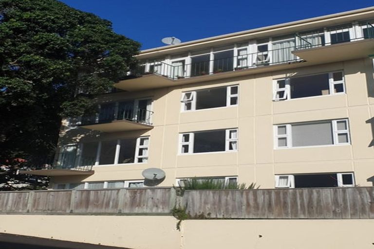 Photo of property in 7/4 Scarborough Terrace, Mount Victoria, Wellington, 6011