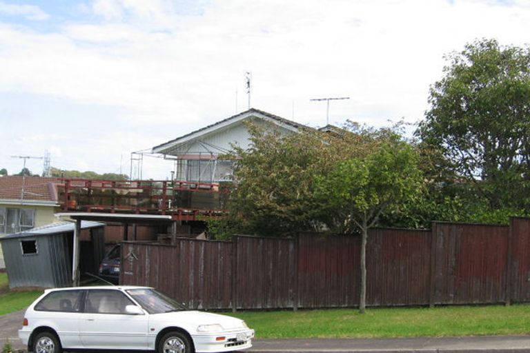 Photo of property in 28 Cedar Heights Avenue, Massey, Auckland, 0614
