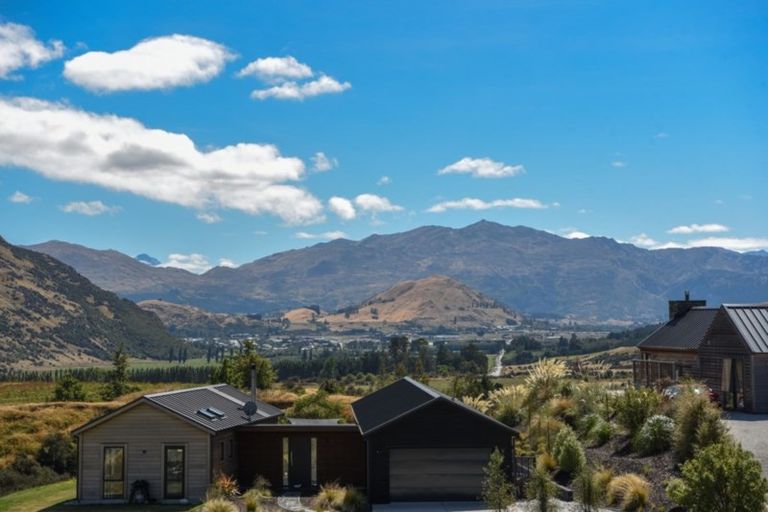 Photo of property in 5 Rabbiters Drive, Jacks Point, Queenstown, 9371