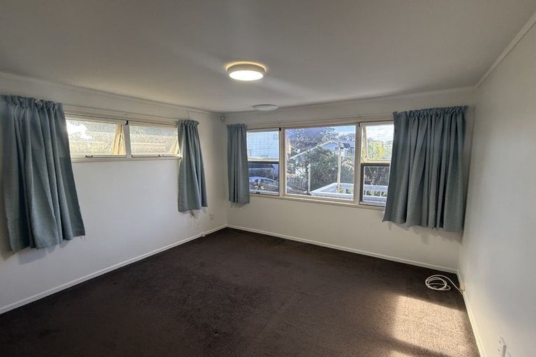 Photo of property in 14 Heather Place, Sunnynook, Auckland, 0620