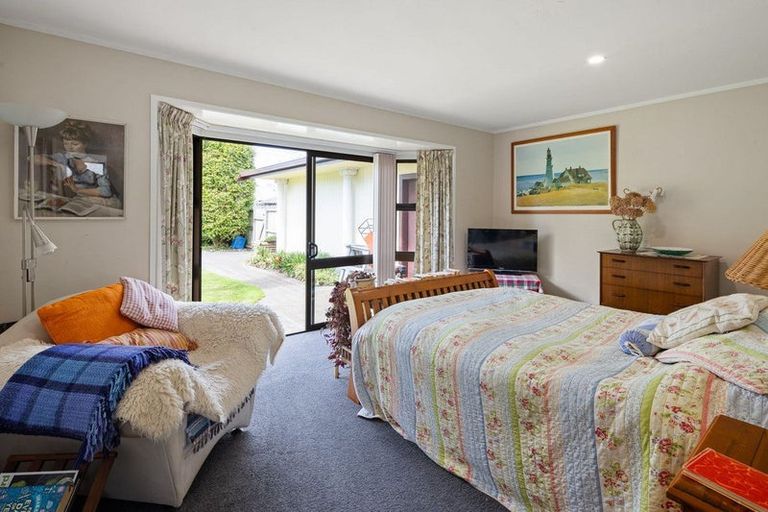 Photo of property in 251 Shakespeare Street, Leamington, Cambridge, 3432