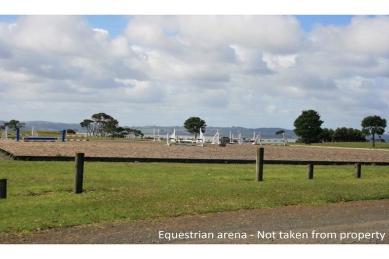 Photo of property in 7 Kaipara Lake Road, South Head, Helensville, 0874