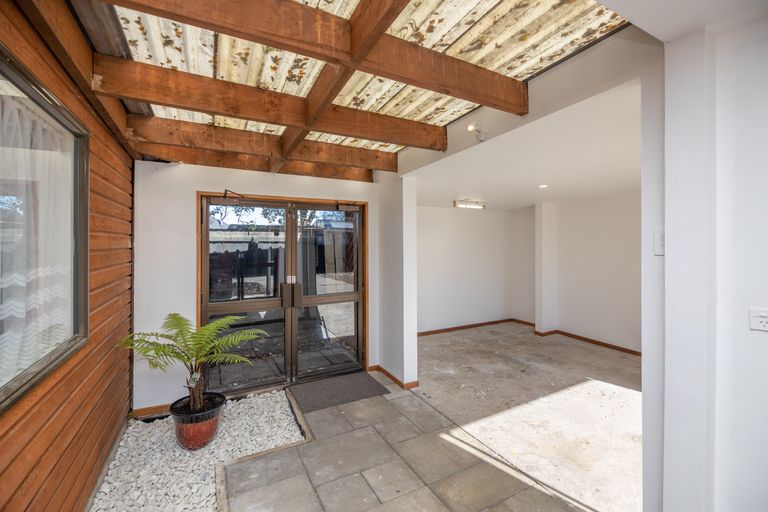 Photo of property in 2a Wainoni Road, Wainoni, Christchurch, 8061