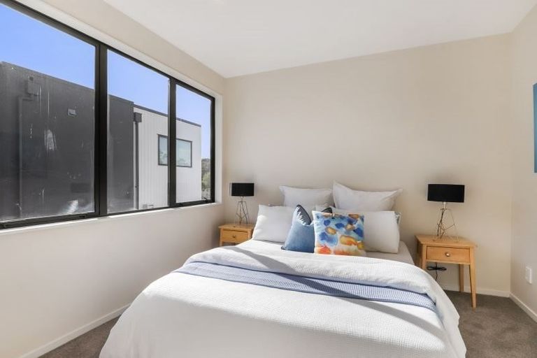 Photo of property in 42 Waihou Crescent, Albany Heights, Auckland, 0632